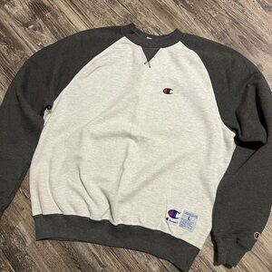 Vintage Champion Men's Gray and White Crewneck Sweatshirt